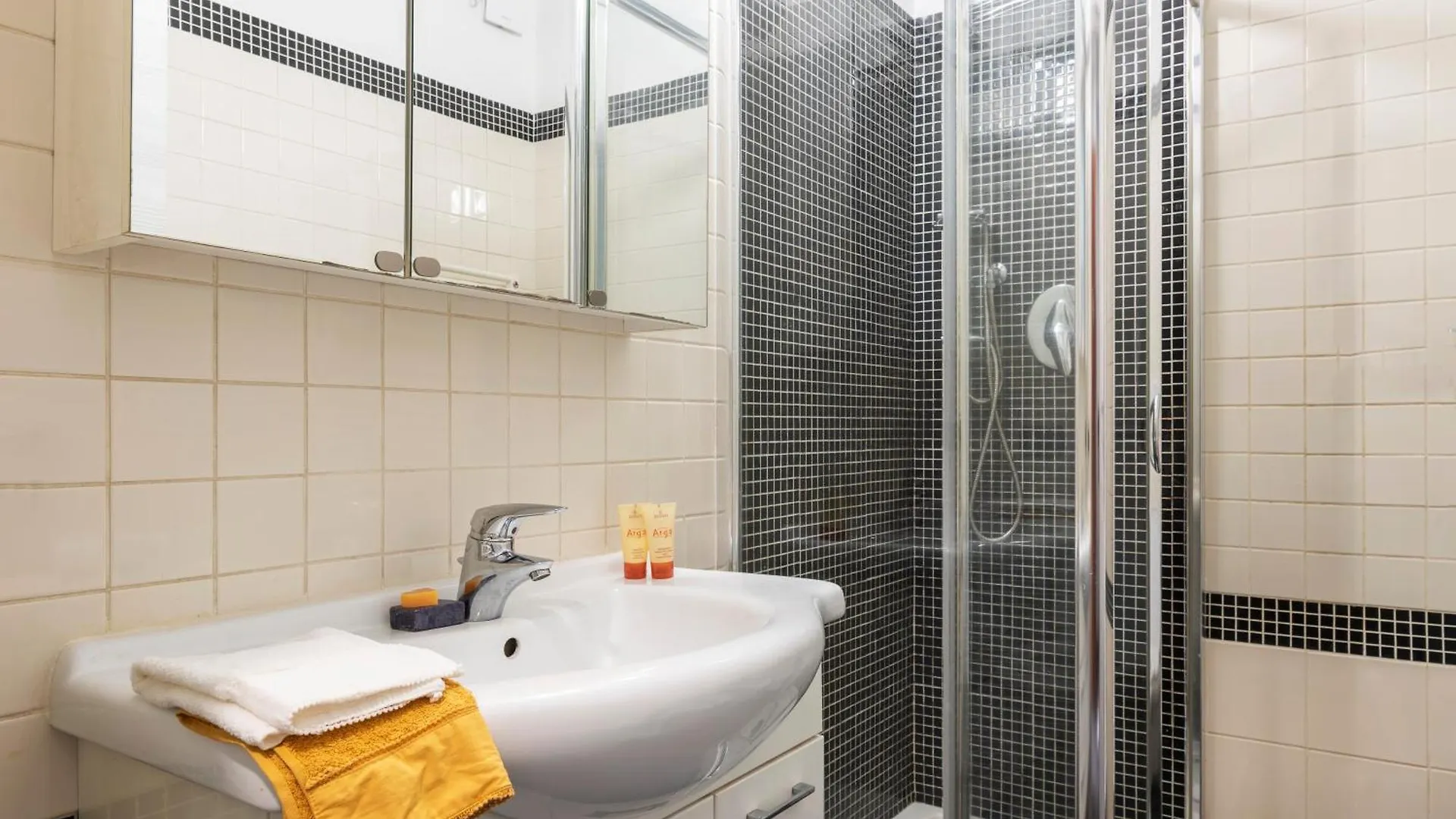 Centrale Flexyrent - Steps From Train Station Milan Apartment